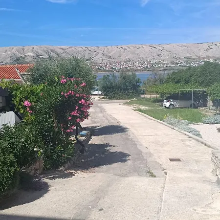 Leonidas Pag Apartment