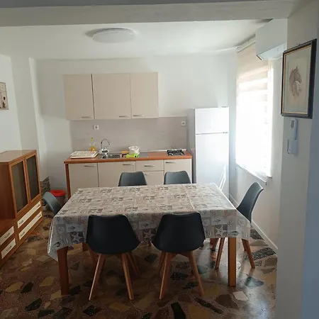 Apartment Leonidas Pag Pag Town