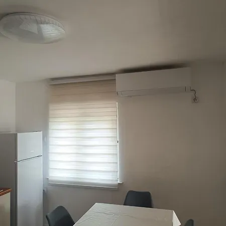 Leonidas Pag Apartamento
